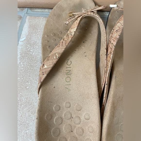 Vionic Bow Thong Sandals - Bella in Gold Cork, women’s; size 9 - Picture 6 of 6